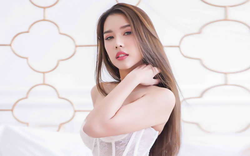 pretty vietnamese girl in lingerie