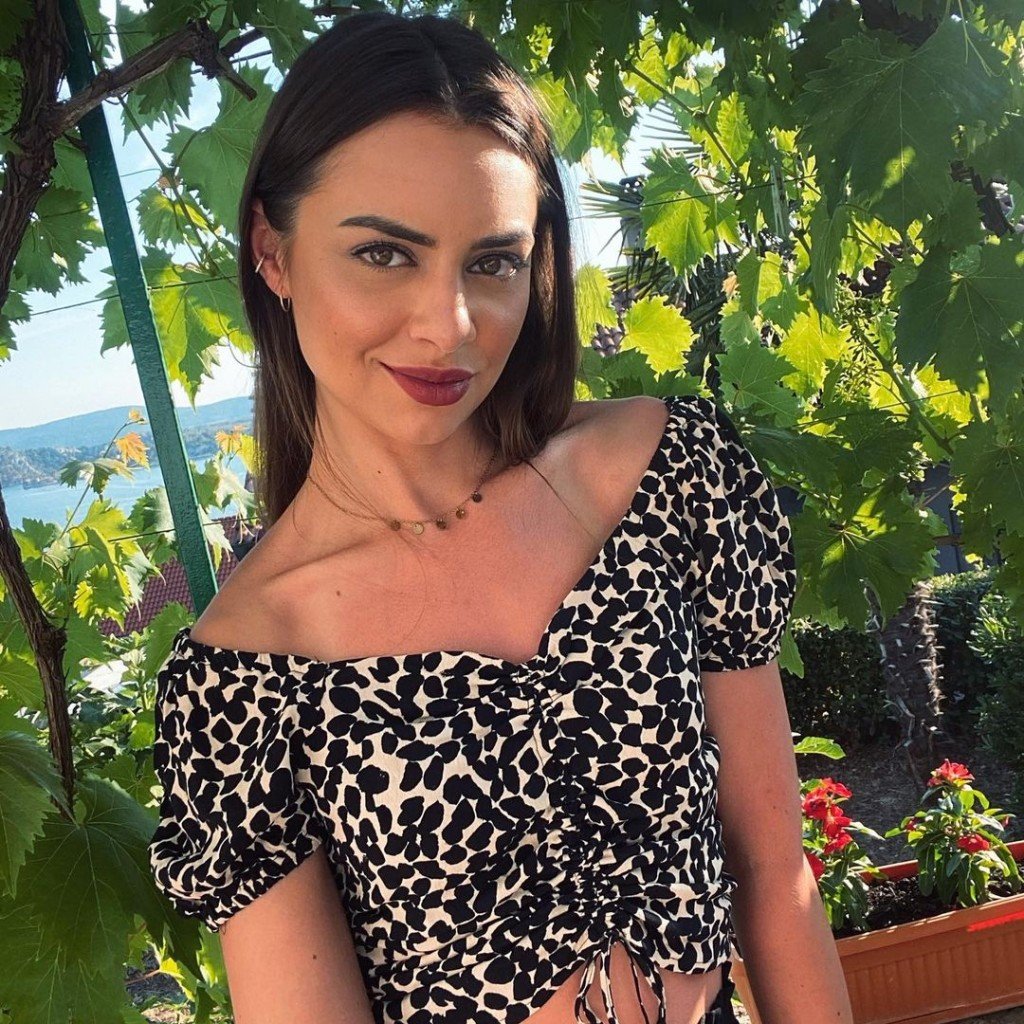 Karolina Profile image 2