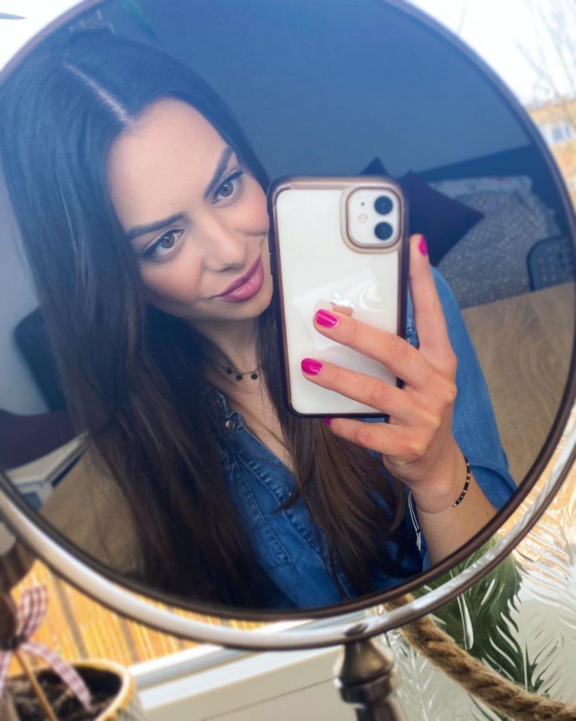 Karolina Profile image 3