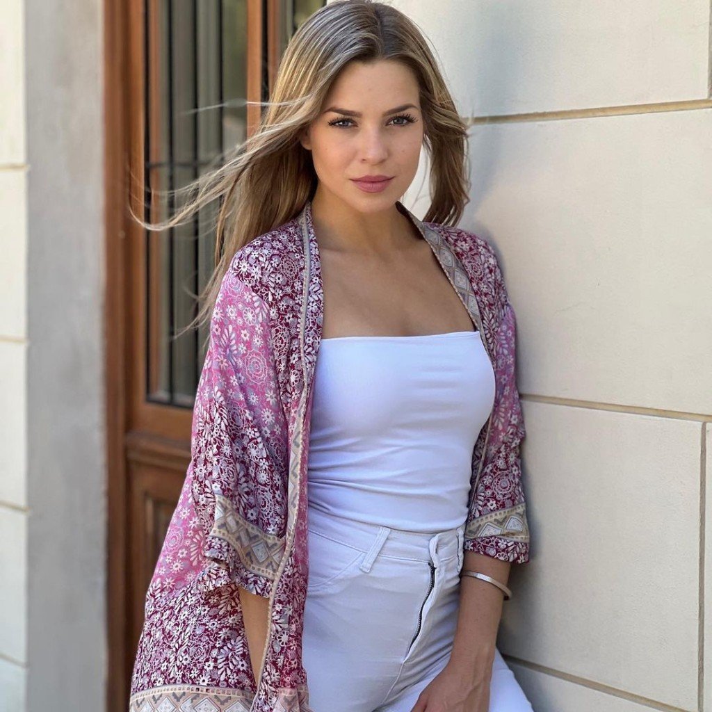Angelika Profile image 5