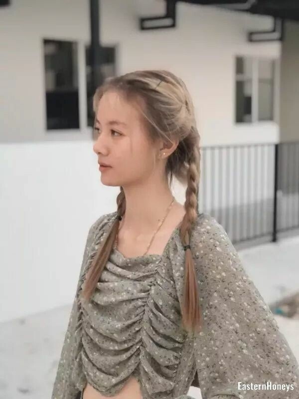 Natchaya Profile image 3