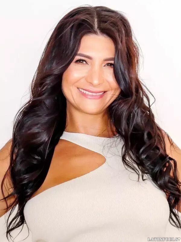 Romina Profile image 1