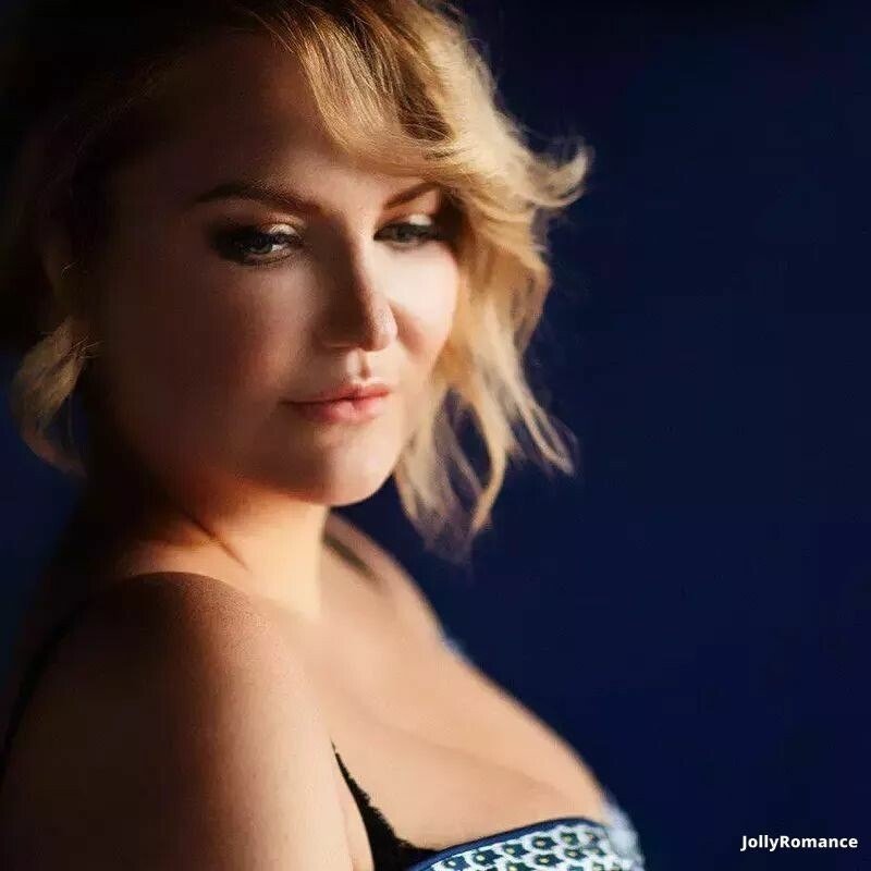 Oona Profile image 4