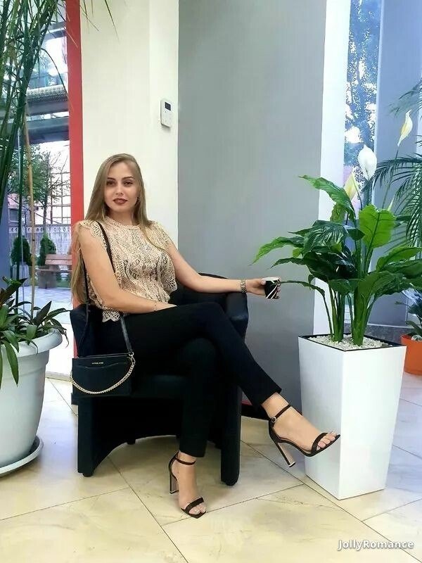 Samantha Profile image 5