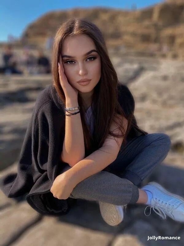 Gloria Profile image 1