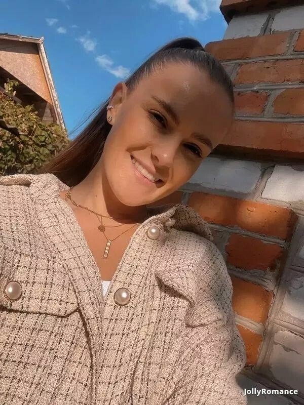 Caroline Profile image 3