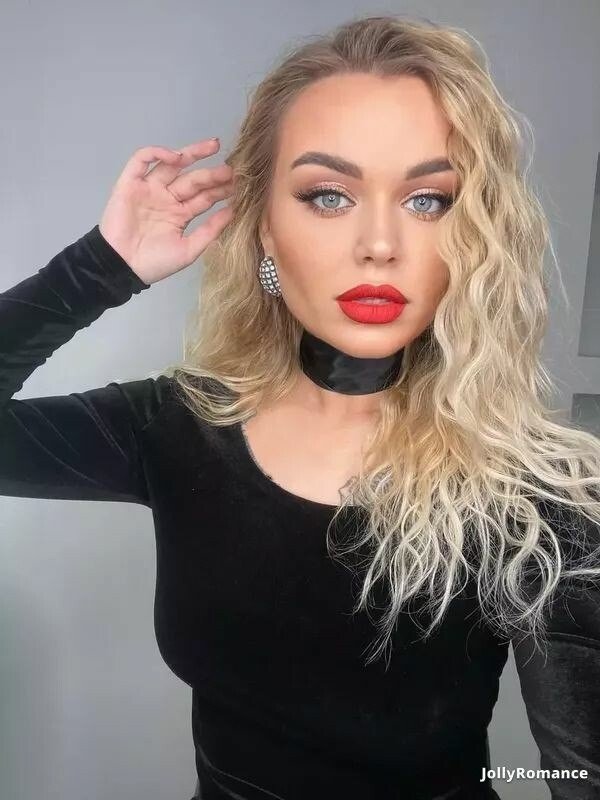 Elena Profile image 2