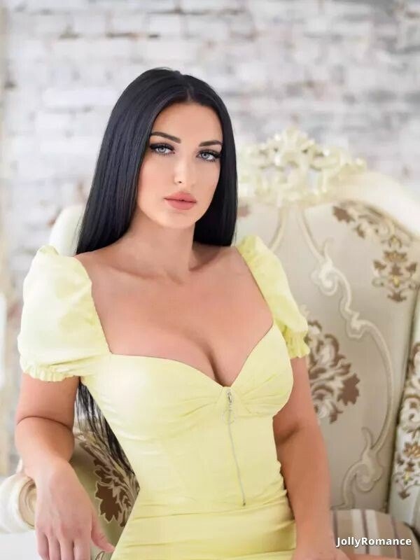 Julia Profile image 4