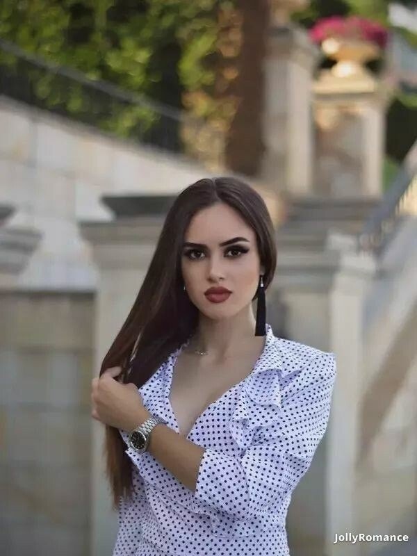 Elena Profile image 5