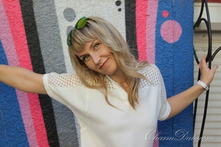 Julia Profile image 1