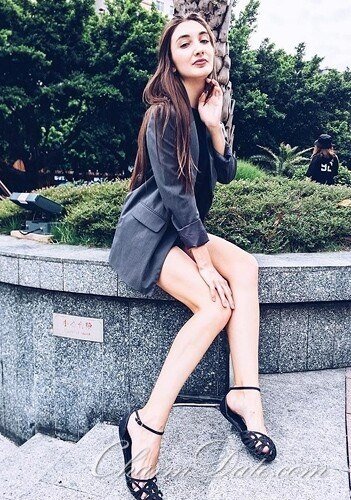 Elena Profile image 3
