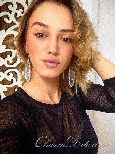 Julia Profile image 3