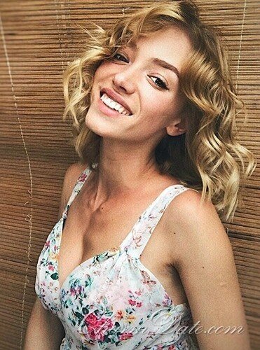 Julia Profile image 1