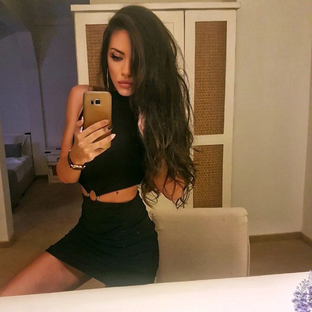 Elina Profile image 4